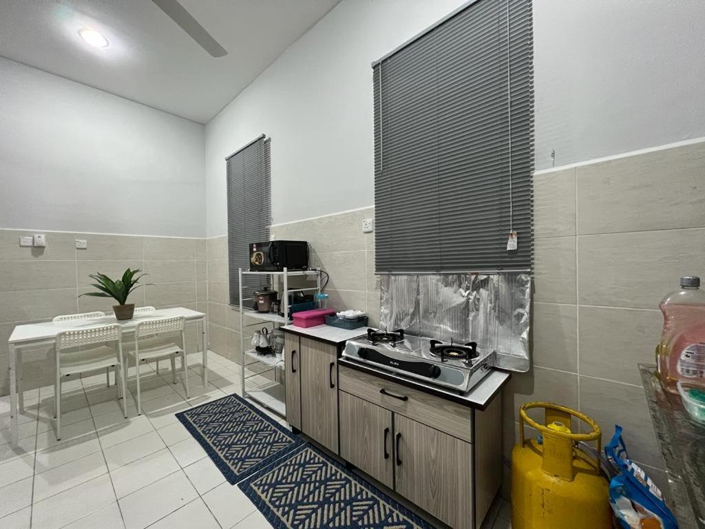 Chukai D'Sara Homestay Fully Furnished 3 Bedrooms All Aircond 2 Miles Centre מראה חיצוני תמונה