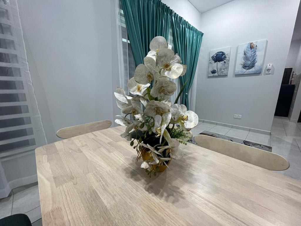 Chukai D'Sara Homestay Fully Furnished 3 Bedrooms All Aircond 2 Miles Centre מראה חיצוני תמונה