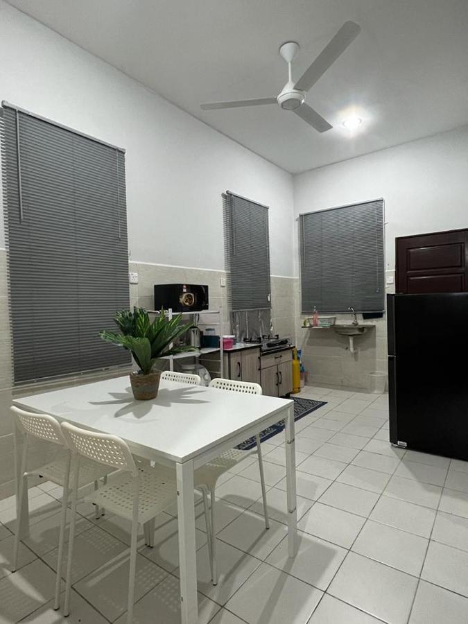 Chukai D'Sara Homestay Fully Furnished 3 Bedrooms All Aircond 2 Miles Centre מראה חיצוני תמונה