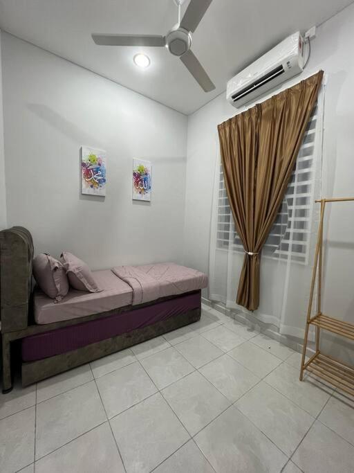 Chukai D'Sara Homestay Fully Furnished 3 Bedrooms All Aircond 2 Miles Centre מראה חיצוני תמונה