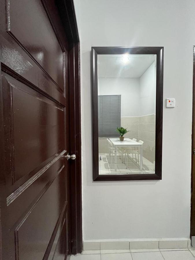 Chukai D'Sara Homestay Fully Furnished 3 Bedrooms All Aircond 2 Miles Centre מראה חיצוני תמונה