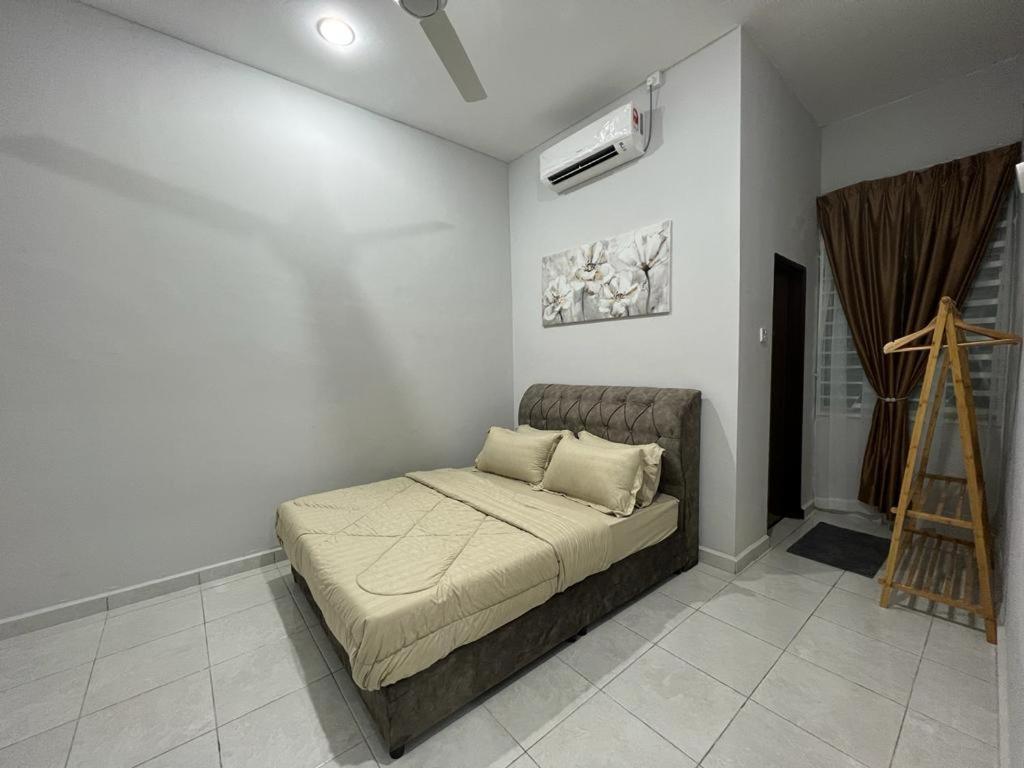 Chukai D'Sara Homestay Fully Furnished 3 Bedrooms All Aircond 2 Miles Centre מראה חיצוני תמונה