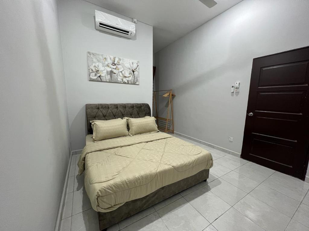 Chukai D'Sara Homestay Fully Furnished 3 Bedrooms All Aircond 2 Miles Centre מראה חיצוני תמונה
