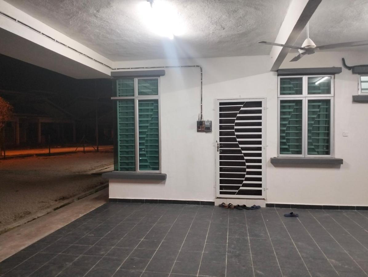 Chukai D'Sara Homestay Fully Furnished 3 Bedrooms All Aircond 2 Miles Centre מראה חיצוני תמונה