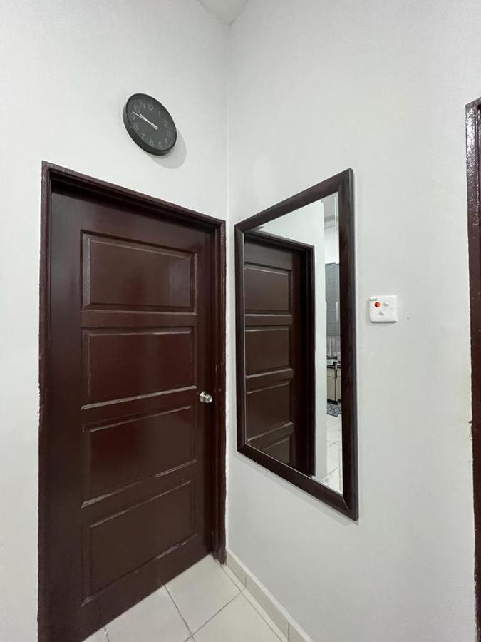 Chukai D'Sara Homestay Fully Furnished 3 Bedrooms All Aircond 2 Miles Centre מראה חיצוני תמונה
