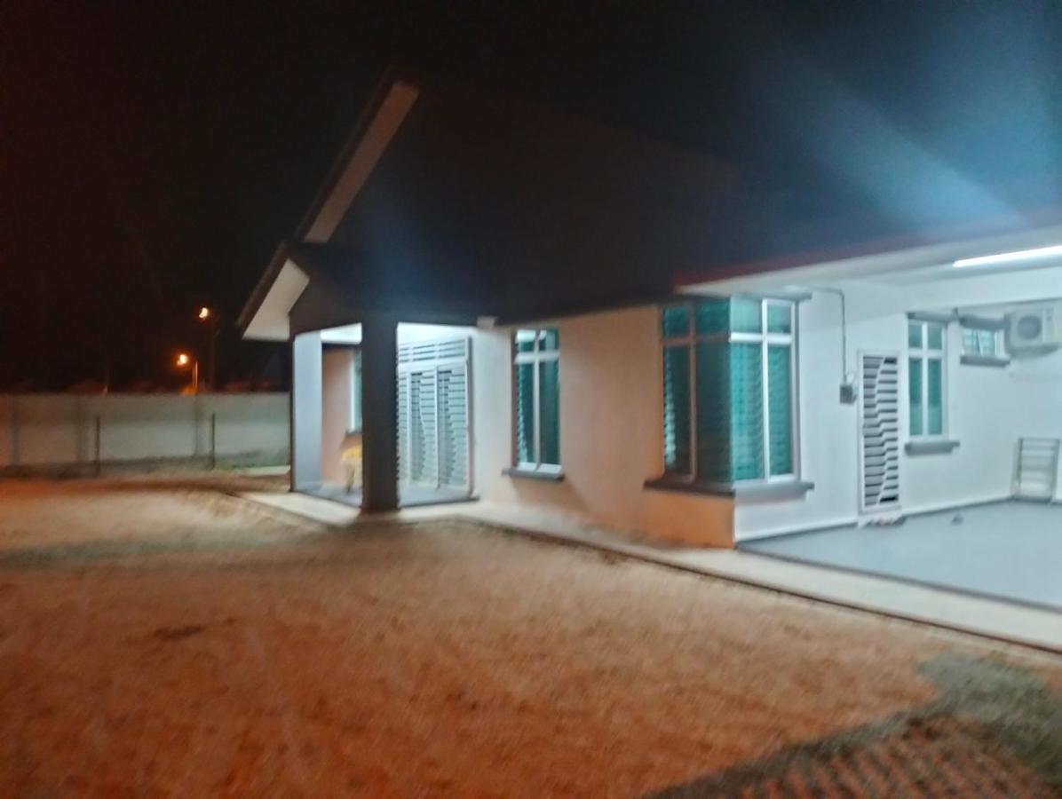 Chukai D'Sara Homestay Fully Furnished 3 Bedrooms All Aircond 2 Miles Centre מראה חיצוני תמונה