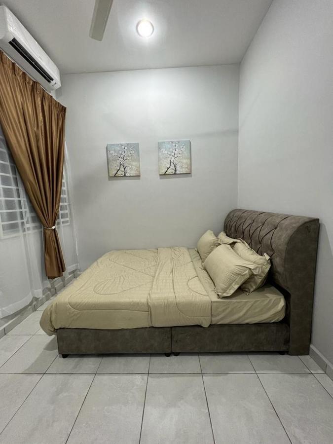 Chukai D'Sara Homestay Fully Furnished 3 Bedrooms All Aircond 2 Miles Centre מראה חיצוני תמונה