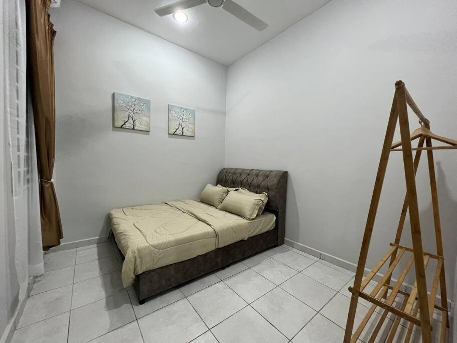 Chukai D'Sara Homestay Fully Furnished 3 Bedrooms All Aircond 2 Miles Centre מראה חיצוני תמונה