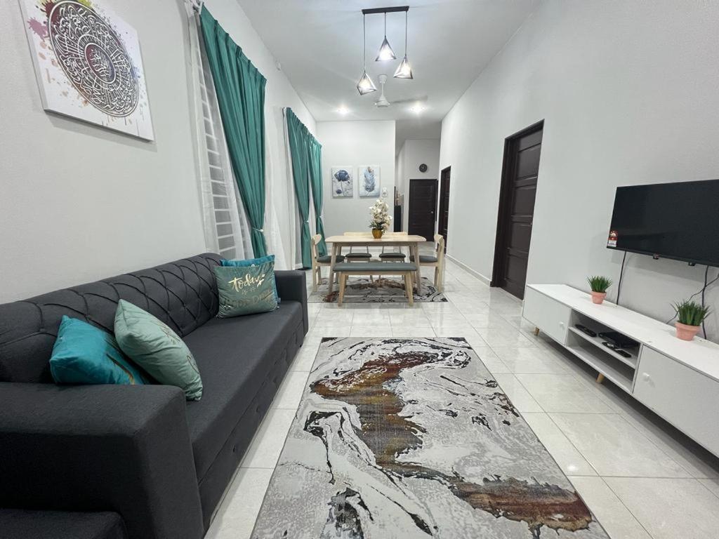 Chukai D'Sara Homestay Fully Furnished 3 Bedrooms All Aircond 2 Miles Centre מראה חיצוני תמונה