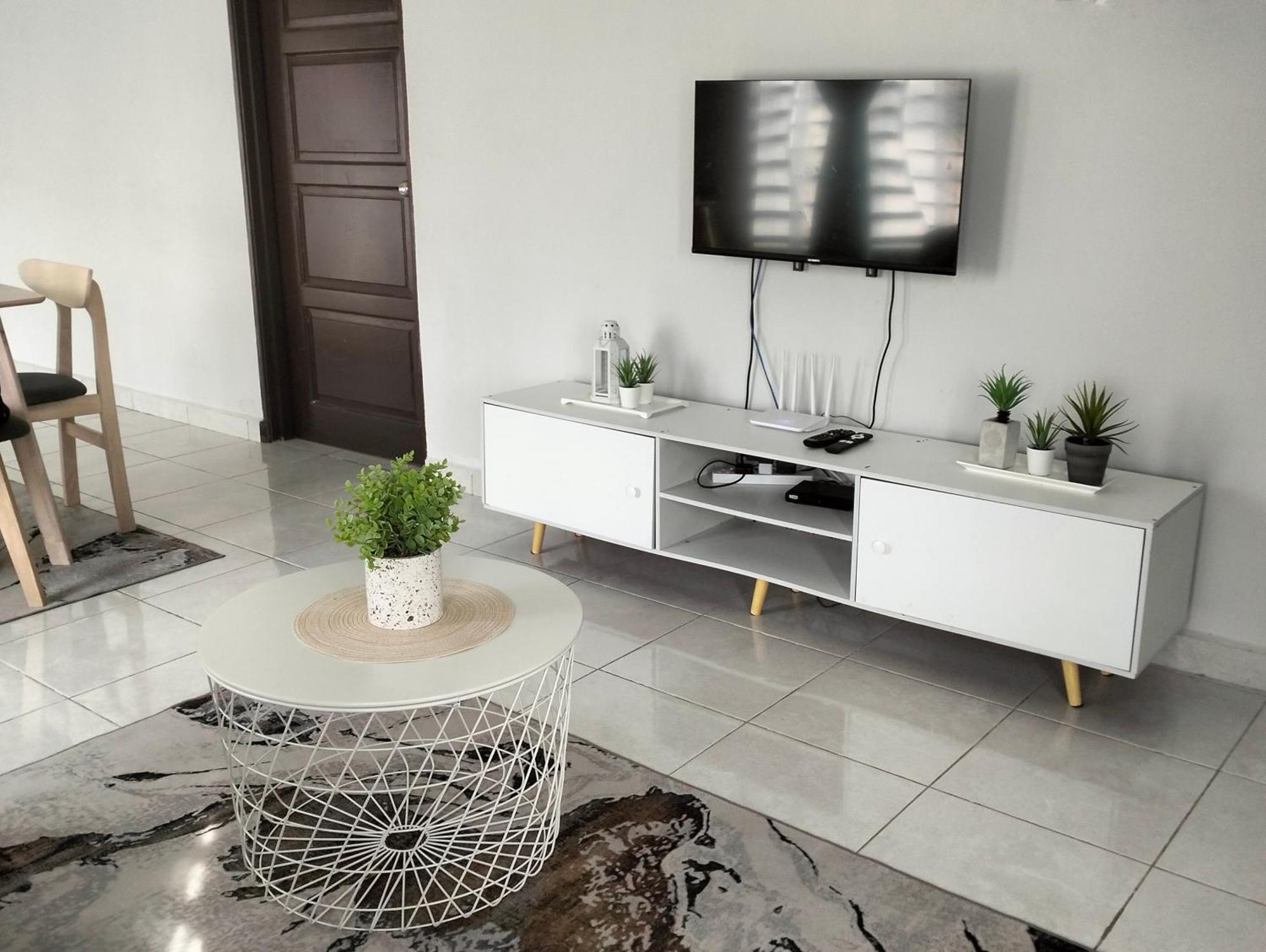 Chukai D'Sara Homestay Fully Furnished 3 Bedrooms All Aircond 2 Miles Centre מראה חיצוני תמונה